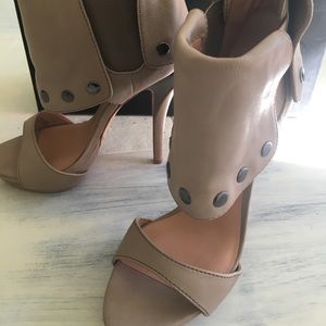 L.A.M.B. Quintana high Sandal 6